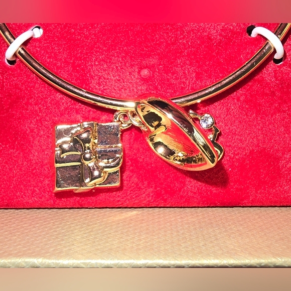 Juicy Couture Holiday Bracelet and Earring Set - Picture 5 of 6